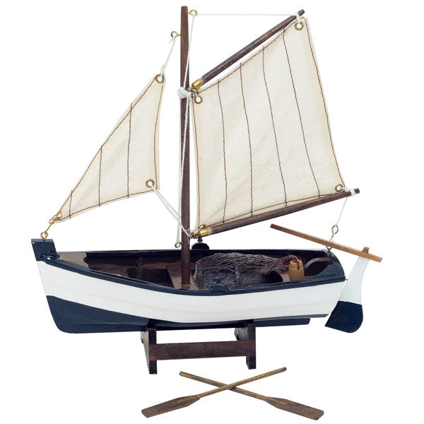 Modell Skuta med segel och åror 22x22 cm