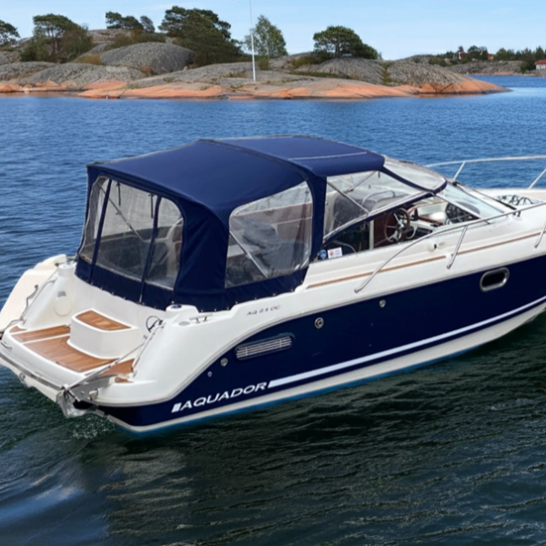 Mörkblått akterkapell till Aquador 23 DC