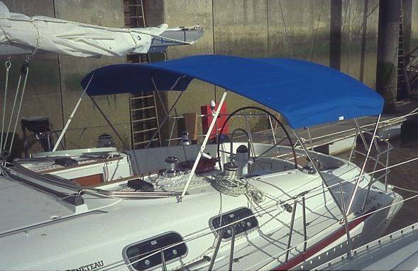 Sprayhood-sittbrunnskapell till Beneteau-first-42s7-sprayhood