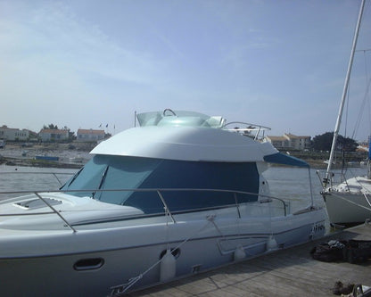 Jeanneau Merry Fisher 925 boat canopy