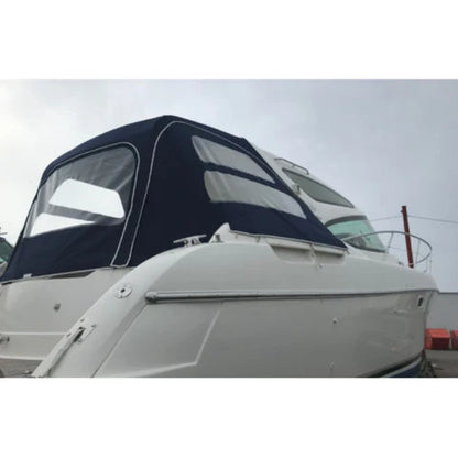 Blå bådkaleche på en Jeanneau Prestige 34, set agterfra.