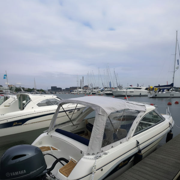 Yamarin 59 ht in light gray aft canopy