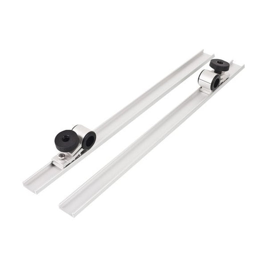 Två skenor, för montering av solceller, med pulpitbeslag.